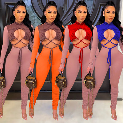 Jumpsuit Elegante de Manga Larga con Detalles Calados y Combinación de Colores
