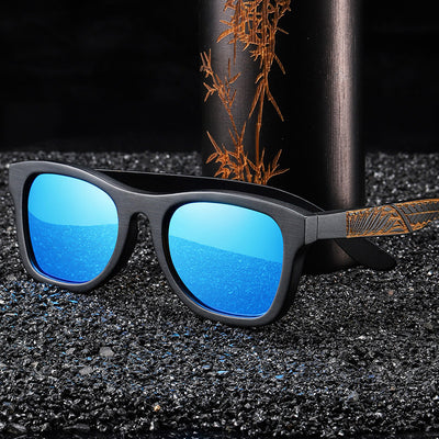 Gafas de Bambú con Marco Negro Texturizado y Patillas Estampadas