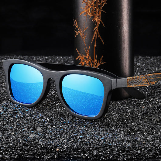 Gafas de Bambú con Marco Negro Texturizado y Patillas Estampadas