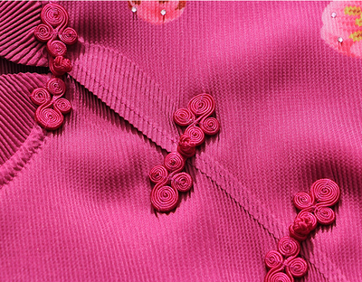 Vestido Rojo Estilo Western con Estampado Vintage - Efecto Rejuvenecedor - Image 13