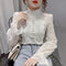 Blusa de Encaje con Cuello Semialto y Mangas Farol