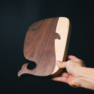 Tabla de Corte de Nogal Negro con Diseño de Ballena - Image 10