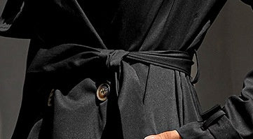 Abrigo Negro Elegante de Solapas Anchas con Cintura Ajustable - Image 11