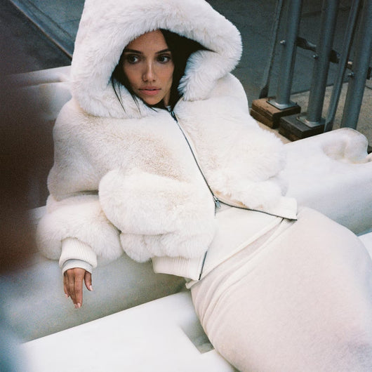 Chaqueta Cálida de Forro Polar con Capucha y Pelo Sintético Ecológico - Image 13