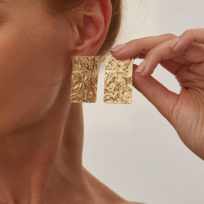 Aretes de Flor Plisada en Metal Líquido - Image 14