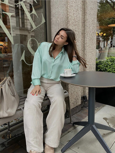 Blusa Suelta de Lino Drapeado, Lujo Francés Minimalista para Mujer - Image 9