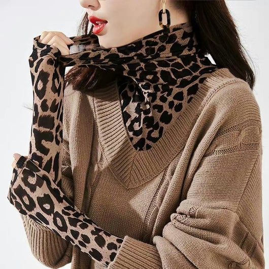 Blusa Base Cuello Alto Estampado Leopardo para Mujer - Image 6