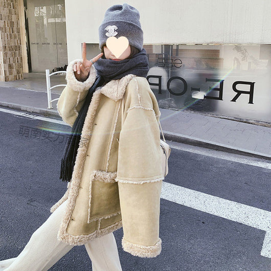 Abrigo de Invierno para Mujer en Lana de Cordero con Detalles de Piel - Image 2