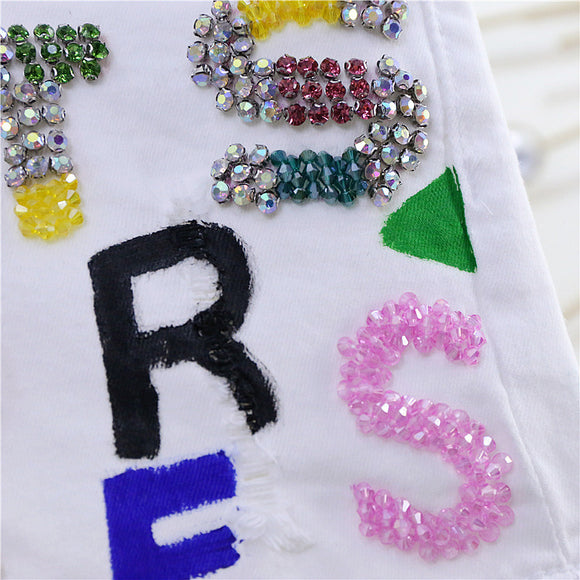 Shorts de Mezclilla Blanca Slim Fit con Detalles Diamantados