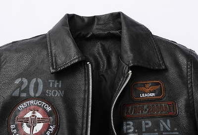 Chaqueta de Cuero para Hombre con Bordado en Solapa - Image 9