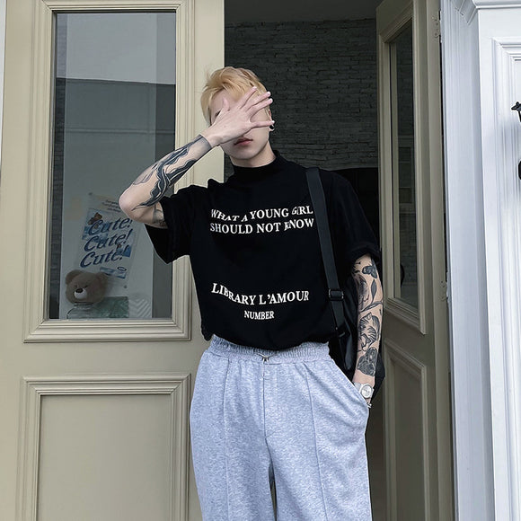 Camiseta Masculina Gola Alta Manga Curta Estampa Inglesa
