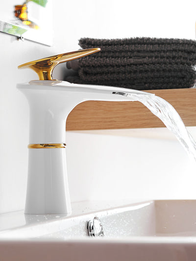 Grifo Lavamanos Cascada en Cobre Puro Diseño Creativo