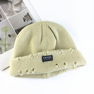 Gorro Tejido con Protección de Oídos y Parches de Moda - Image 2