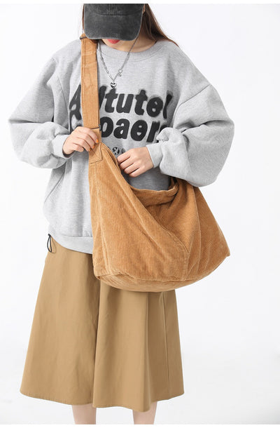Bolsa Bandolera de Pana Espaciosa Minimalista y Casual - Image 19