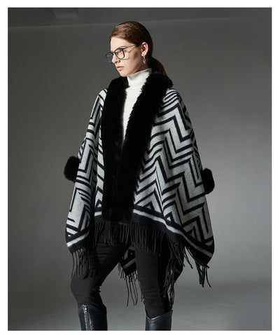 Chal Elegante con Cuello de Piel Jacquard Negro y Gris - Image 7