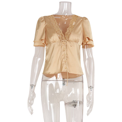 Blusa Ajustada con Escote V y Detalles de Encaje - Image 8