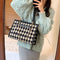 Bolsa Escolar Commuter con Cadena y Diseño Rombo para Mujer