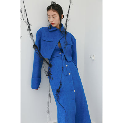 Abrigo Azul Klein Hombros Anchos Cintura Deconstruida para Mujer - Image 3