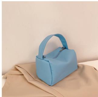Bolso de Mano con Cadena Dorada - Diseño Versátil Primavera - Image 9