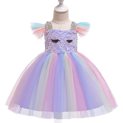 Aretes Decorativos con Diseño de Muñeca y Falda Arcoíris