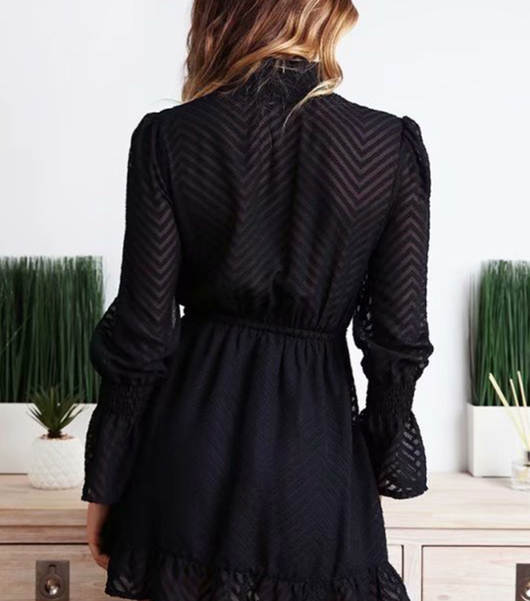 Vestido de Encaje Negro Elegante con Rayas Transparentes - Manga Larga para Otoño e Invierno - Image 2