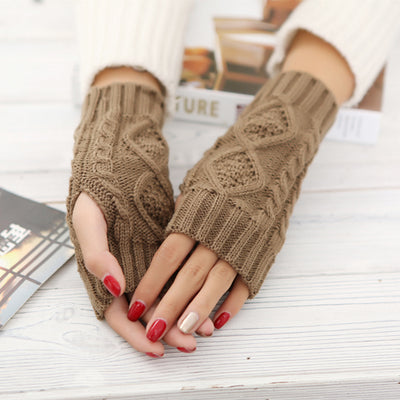 Guantes sin dedos con patrón de diamantes - Image 8