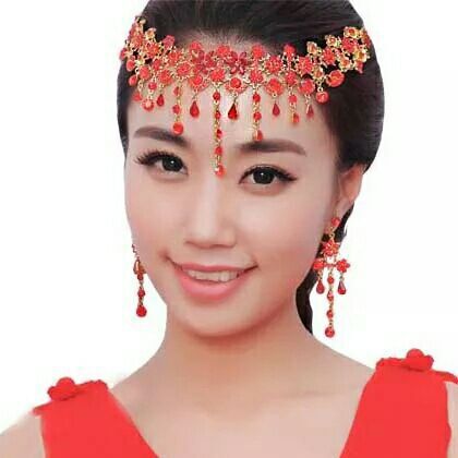 Red and gold bridal jewelry set with a statement necklace and matching dangle earrings, featuring floral and teardrop rhinestones. - Image 2