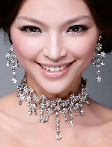 Red and gold bridal jewelry set with a statement necklace and matching dangle earrings, featuring floral and teardrop rhinestones. - Image 5