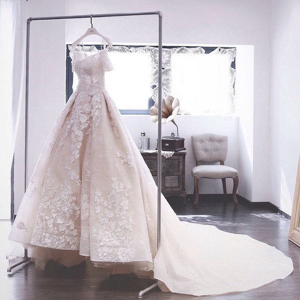 Vestido de Novia Asimétrico en Satén Pesado