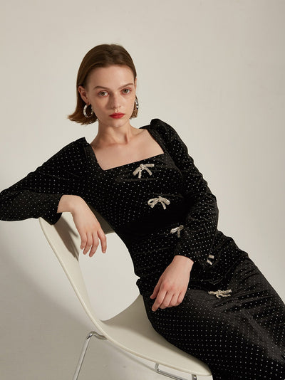 Vestido Negro de Terciopelo con Detalles Dorados Mariposa - Image 5
