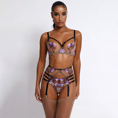 Conjunto de Lencería con Arnés de Tres Puntos y Sostén de Varilla - Image 3