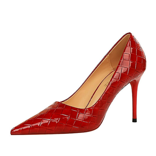 Zapato de Tacón Alto Fino en Cuero Brillante con Patrón Tejido y Punta Afilada - Image 15
