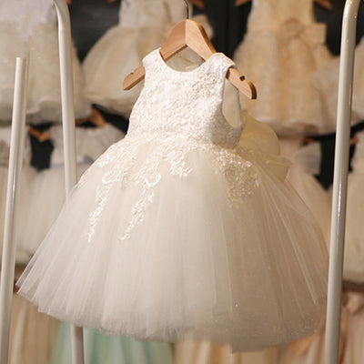 Vestido Infantil Coreano con Encaje Dorado y Aplicaciones - Image 2