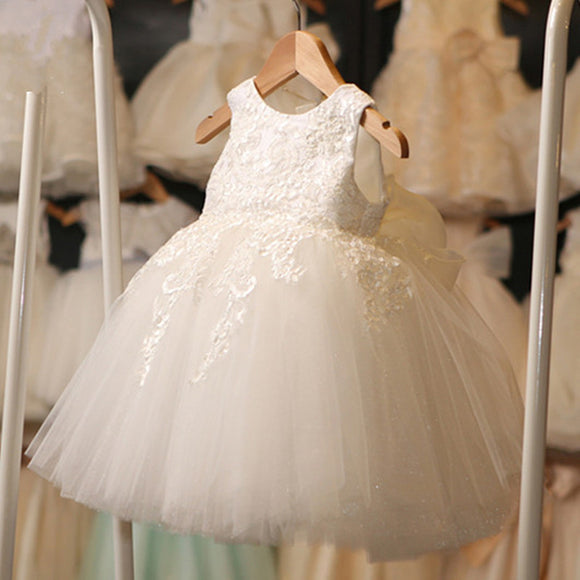 Vestido Infantil Coreano con Encaje Dorado y Aplicaciones