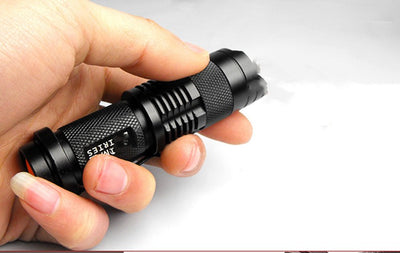 Linterna LED Púrpura de Alto Rendimiento con Zoom - Image 10