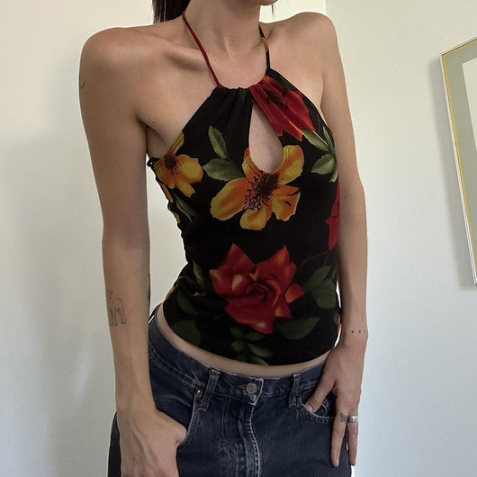 Top Halter Personalizado Slim Fit Escotado con Detalles Calados - Image 19