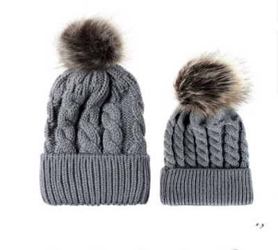 Gorro de Invierno Trenzado con Pompón - Juego Familiar Cálido - Image 9