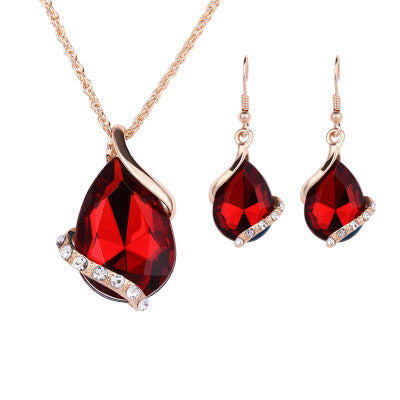 Conjunto de Collar y Aretes Gota de Agua
