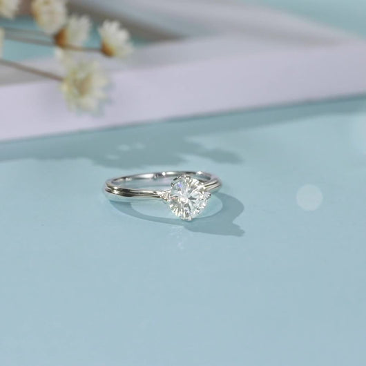 Anillo de Plata 925 Lotus Brazos Rectos con Moissanita Incrustada - Image 9