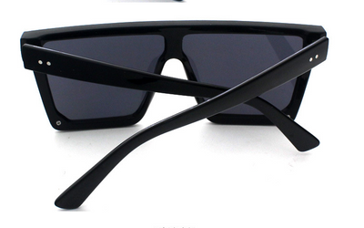 Large-frame square sunglasses with a tortoiseshell pattern frame and gradient brown lenses, shown from front and side. - Image 4