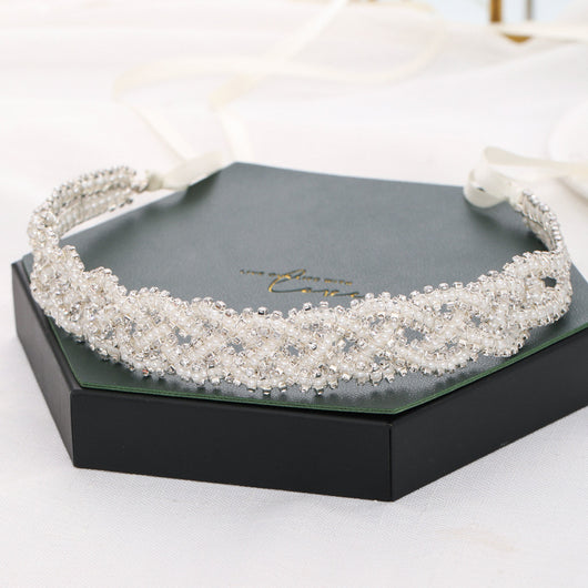 Diadema de Flores Retorcidas con Perlas de Arroz para Novia
