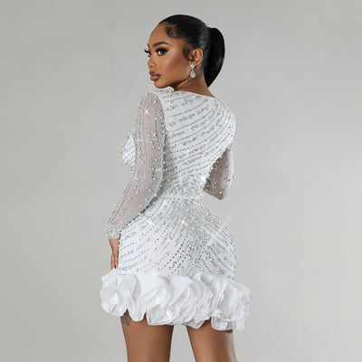 Vestido Ajustado con Bordados Elaborados y Detalles de Pedrería - Image 4