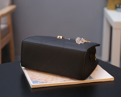 Bolso Cruzado Coreano Elegante para Mujer - Diseño Moderno y Compacto - Image 4