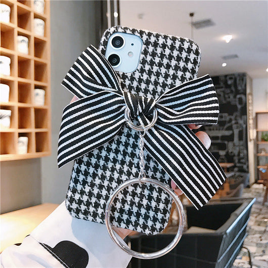 Funda Protectora para Apple con Diseño de Moño Calado y Anillo Metálico - Image 4