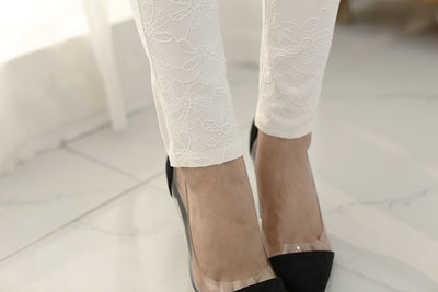 Pantalones Lápiz para Mujer con Detalles de Encaje - Image 12
