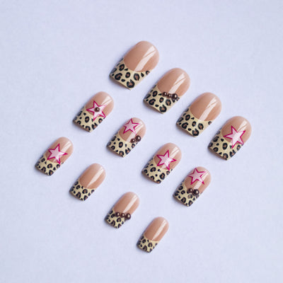 Uñas de Manicura Leopardo Francés con Estrella y Perla Diamantada - Image 3