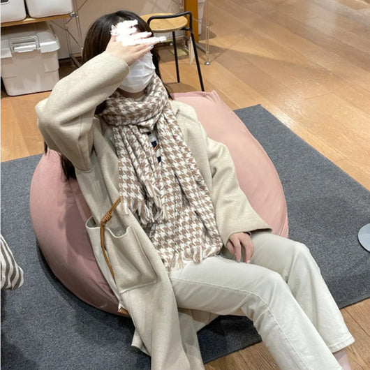 Chal Envolvente Diseño Pata de Gallo en Cashmere Suave para Mujer - Image 3