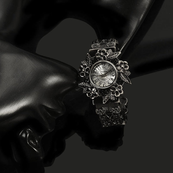 Reloj de Cuarzo con Flores en Relieve