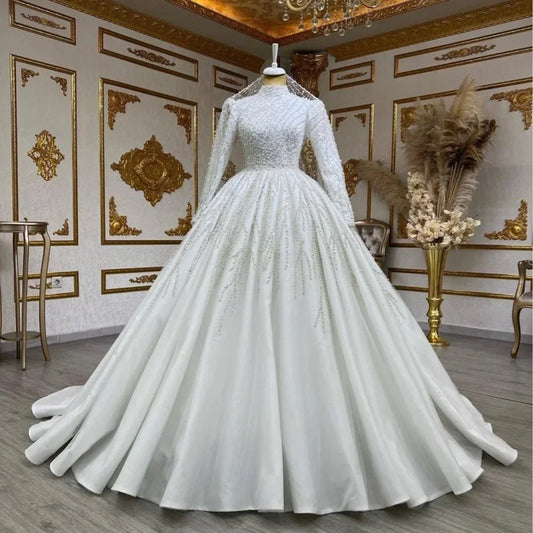 Vestido de Novia con Falda de Tul Voluminosa y Cola Elegante
