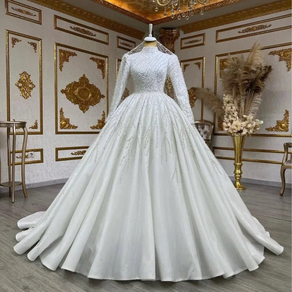 Vestido de Novia con Falda de Tul Voluminosa y Cola Elegante